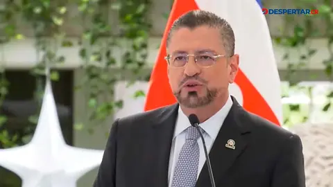 Rodrigo Chaves, presidente de la Rep&uacute;blica, en su programa semanal. Foto: captura de pantalla.