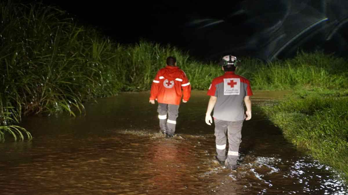 40 rescatistas de la Cruz Roja llegaron a ayudar en la emergencia