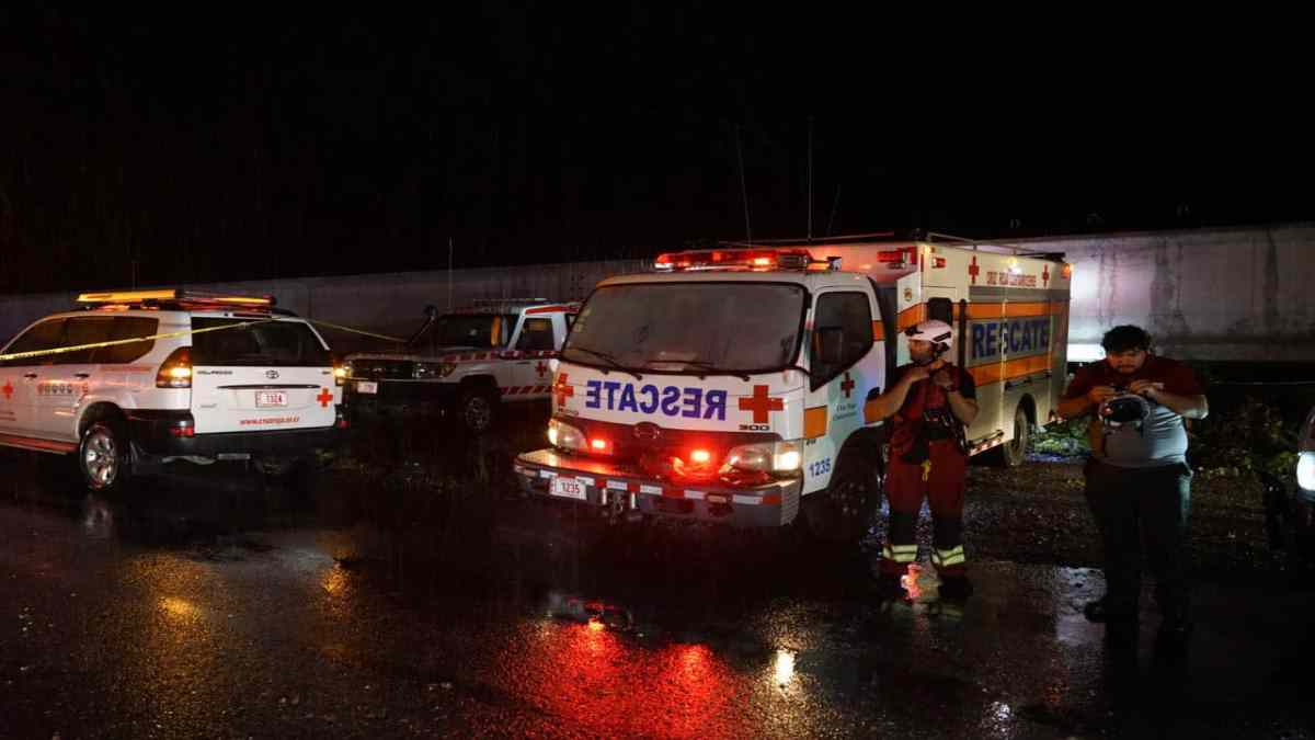Cuerpos de socorro se mantiene en el sitio