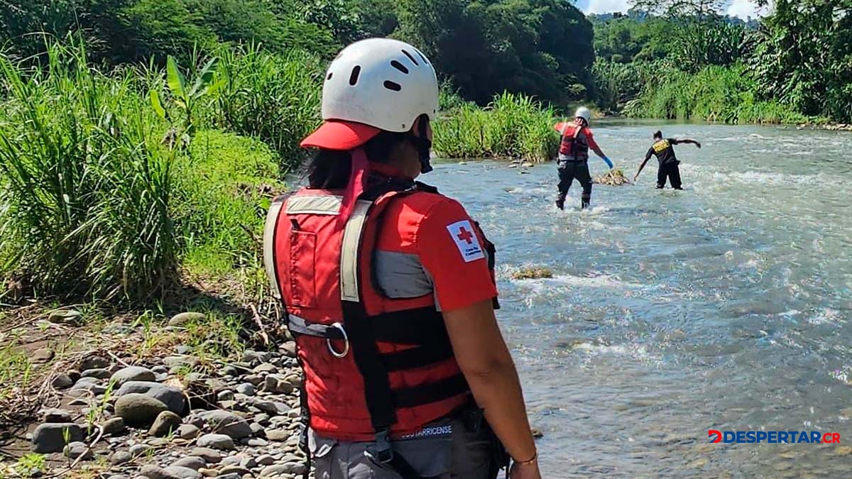 Los distintos rescates realizados por la Cruz Roja tuvieron un aporte importante por el grupo de voluntarios de la institución. Foto Cruz Roja Costarricense