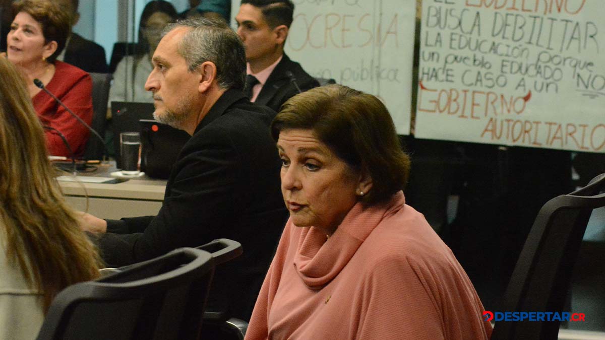 La diputada Pilar Cisneros y su compañero de bancada Daniel Vargas se mantendrán como los jefes de fracción. Foto Sócrates Colindres