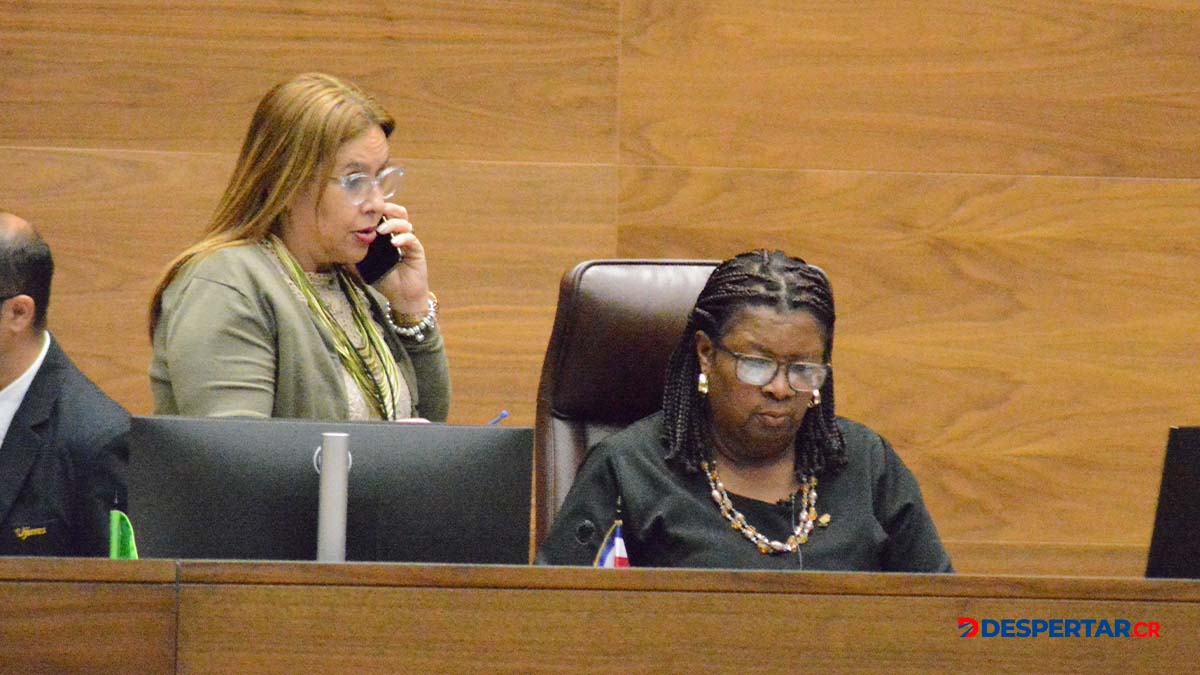 La vicepresidente de la Asamblea Rosalía Brown disputara el presidente contra Rodrigo Arias. Foto Sócrates Colindres