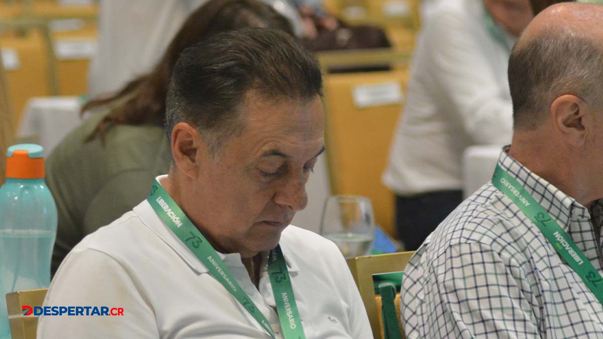 El excandidato Antonio Álvarez es parte de los acusado por el actual candidato Álvaro Ramos de romper su palabra. Foto Sócrates Colindres